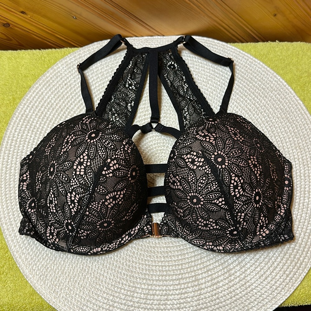 Victoria’s Secret Very Sexy Front Closure Daisy Lace Push Up Bra